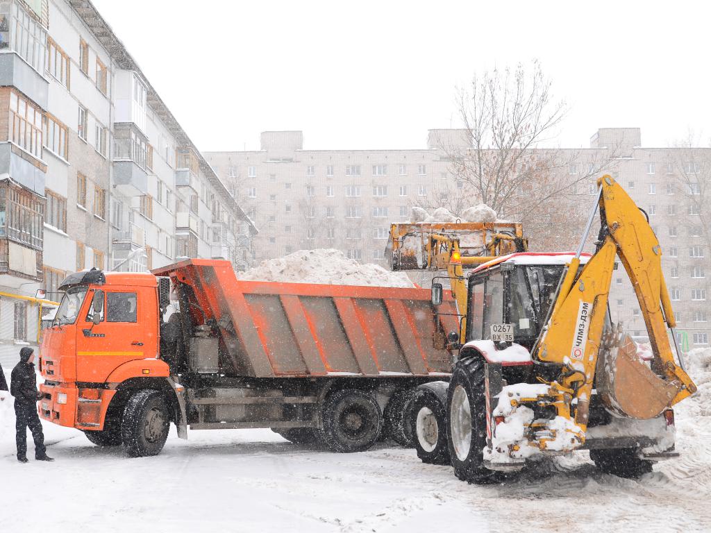 Вывоз снега на камазе